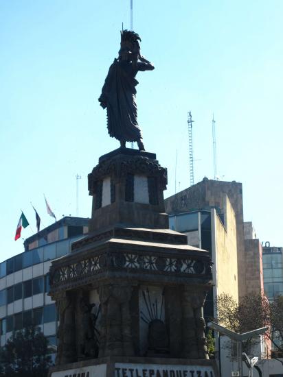 place de Cuauhthmoc (dernier empereur aztèque)