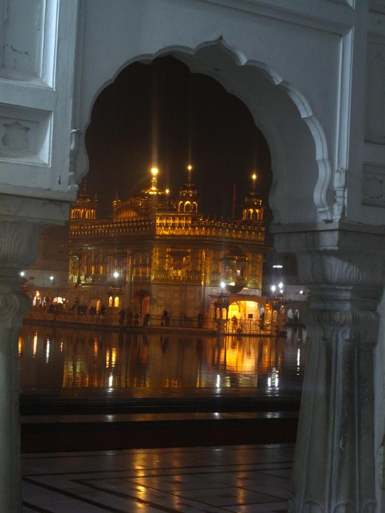 Temple d'Or by night